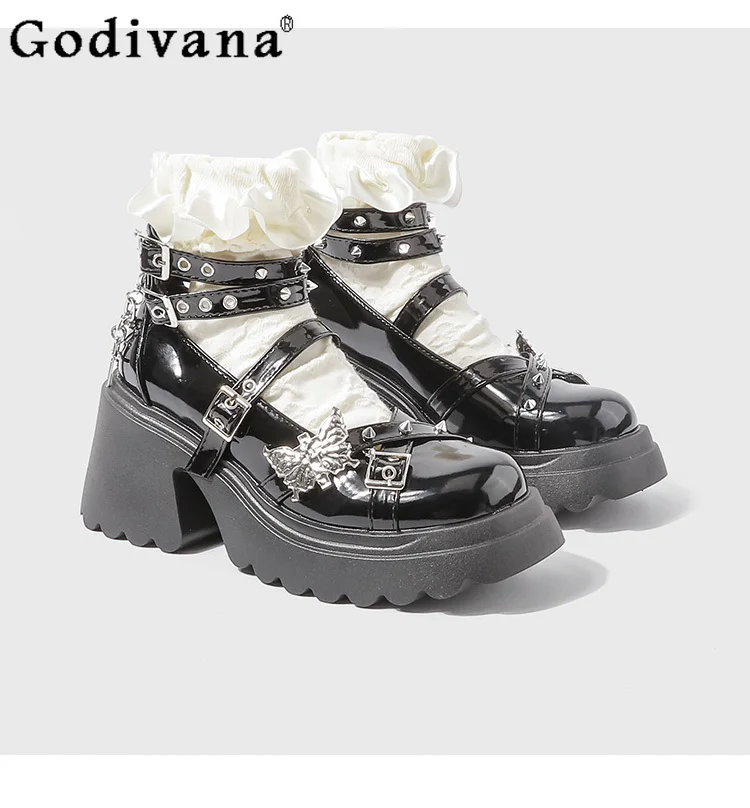 Y2k subculture Japanese original Lolita Mary Jane single shoes round head thick heel gothic style rivet chain jk single shoes
Y2k subculture Japanese original Lolita Mary Jane single shoes round head thick heel gothic style rivet chain jk single shoes