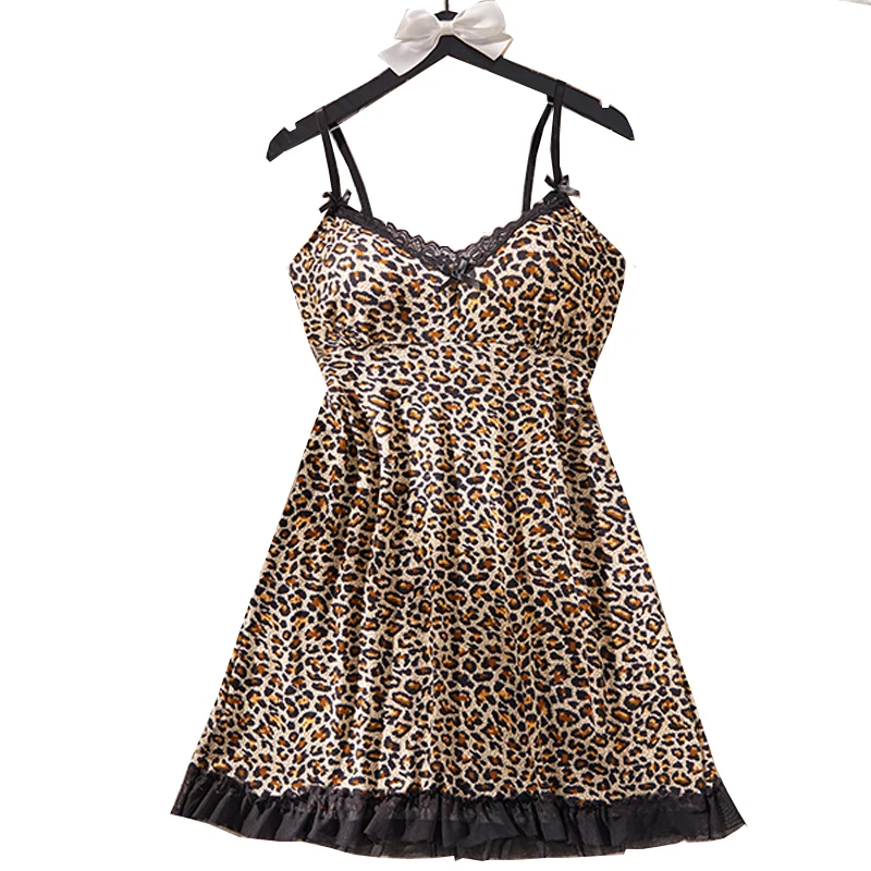 Sexy Women's Black Leopard Print Suspender Fashionable Home Nightgown Underwear Set
Sexy Women's Black Leopard Print Suspender Fashionable Home Nightgown Underwear Set
