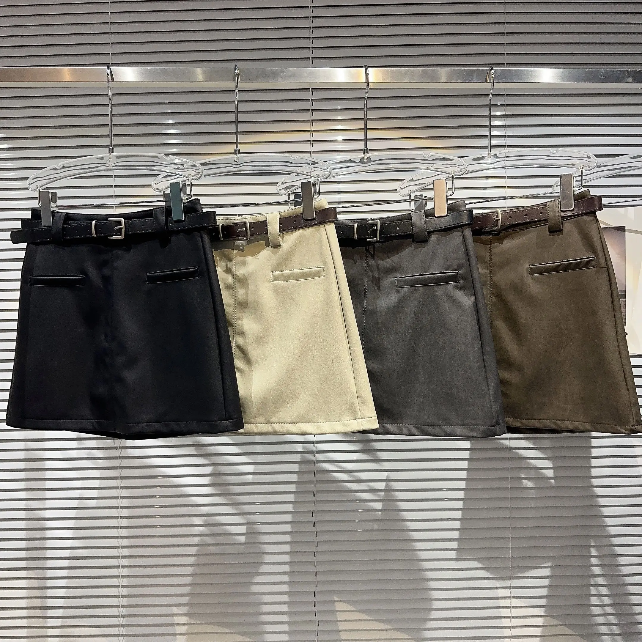 Юбка из искусственной кожи с текстурой в стиле ретро, женская модная весенне-осенняя сезонная облегающая юбка с высокой талией, модная уникальная юбка
Юбка из искусственной кожи с текстурой в стиле ретро, женская модная весенне-осенняя сезонная облегающая юбка с высокой талией, модная уникальная юбка