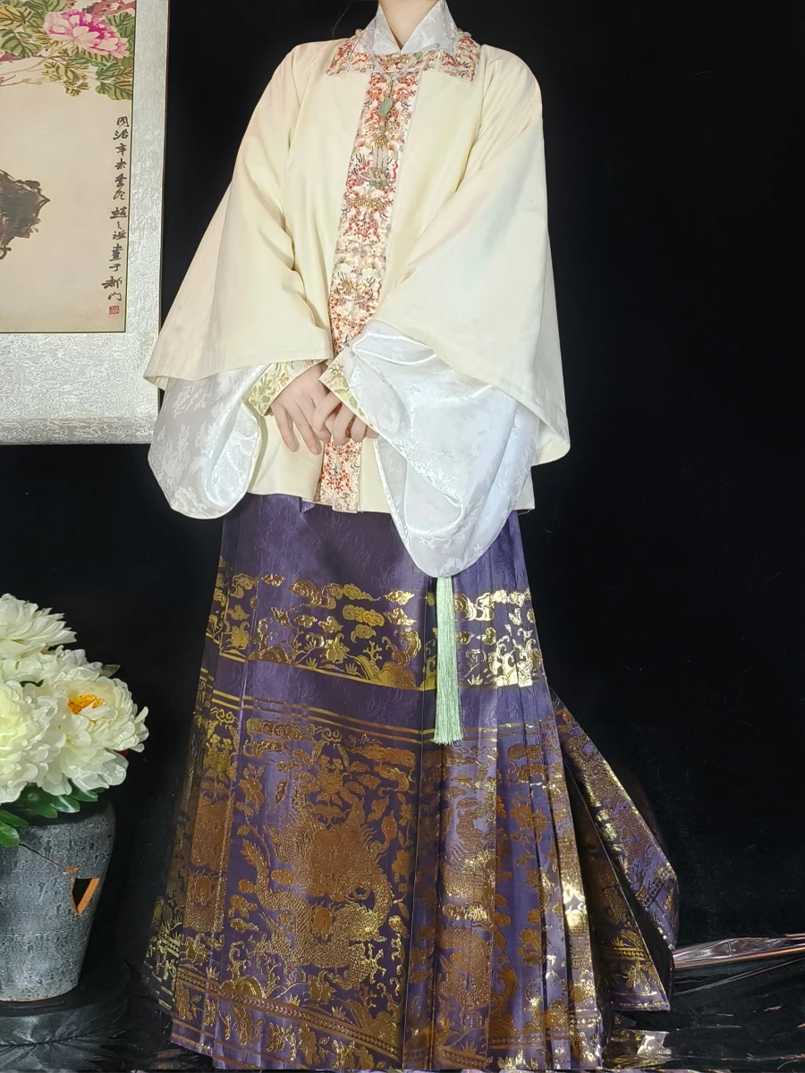 Drs Winter ort Jaet Стеганая теплая стеганая юбка с квадратным воротником и пуговицами спереди больших размеров, юбка золотого цвета, фиолетовое женское пальто ханьфу
Drs Winter ort Jaet Стеганая теплая стеганая юбка с квадратным воротником и пуговицами спереди больших размеров, юбка золотого цвета, фиолетовое женское пальто ханьфу