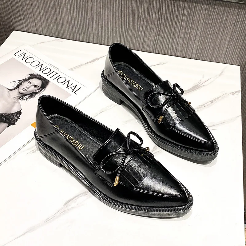 British Small Leather Women's Retro 2026 Summer New Pointed Single Platform Loafers Large Size Shoes 41-43
British Small Leather Women's Retro 2026 Summer New Pointed Single Platform Loafers Large Size Shoes 41-43