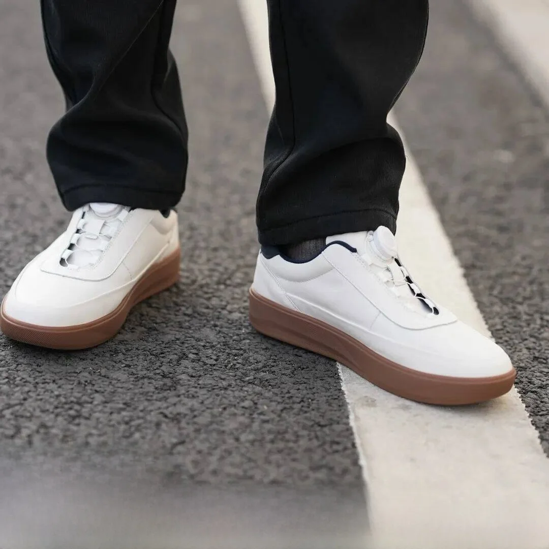 De Xin Series Men's Casual Shoes Top Layer Cowhide Anti-Slip Retro Sporty Leisure Black Tech Knob Adjustment Fashionable Low Top
De Xin Series Men's Casual Shoes Top Layer Cowhide Anti-Slip Retro Sporty Leisure Black Tech Knob Adjustment Fashionable Low Top