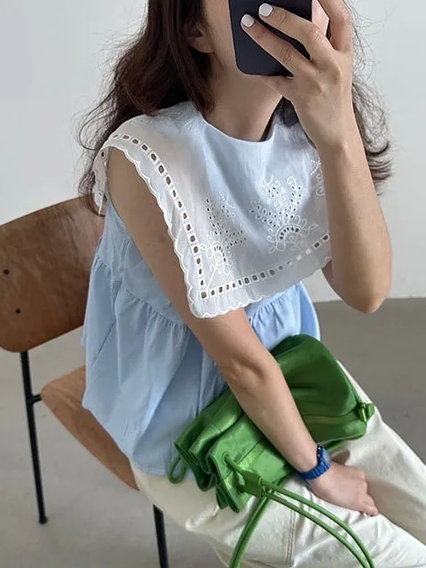 Chic Summer Age-Defying round Neck Sleeveless Striped Doll Shirt Splicing Hook Flower Hollow Collar Blouse Women Korean Style
Chic Summer Age-Defying round Neck Sleeveless Striped Doll Shirt Splicing Hook Flower Hollow Collar Blouse Women Korean Style