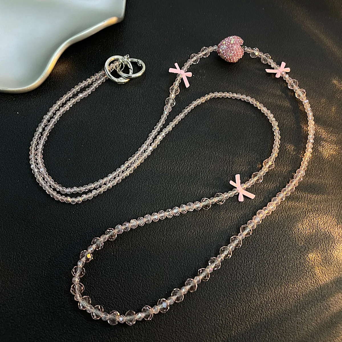 Diamond Inlaid Strawberry Phone Chain, Portable Black Pink Crystal Chain, Exquisite Hanging Chain, Crossbody Backpack Chain
Diamond Inlaid Strawberry Phone Chain, Portable Black Pink Crystal Chain, Exquisite Hanging Chain, Crossbody Backpack Chain