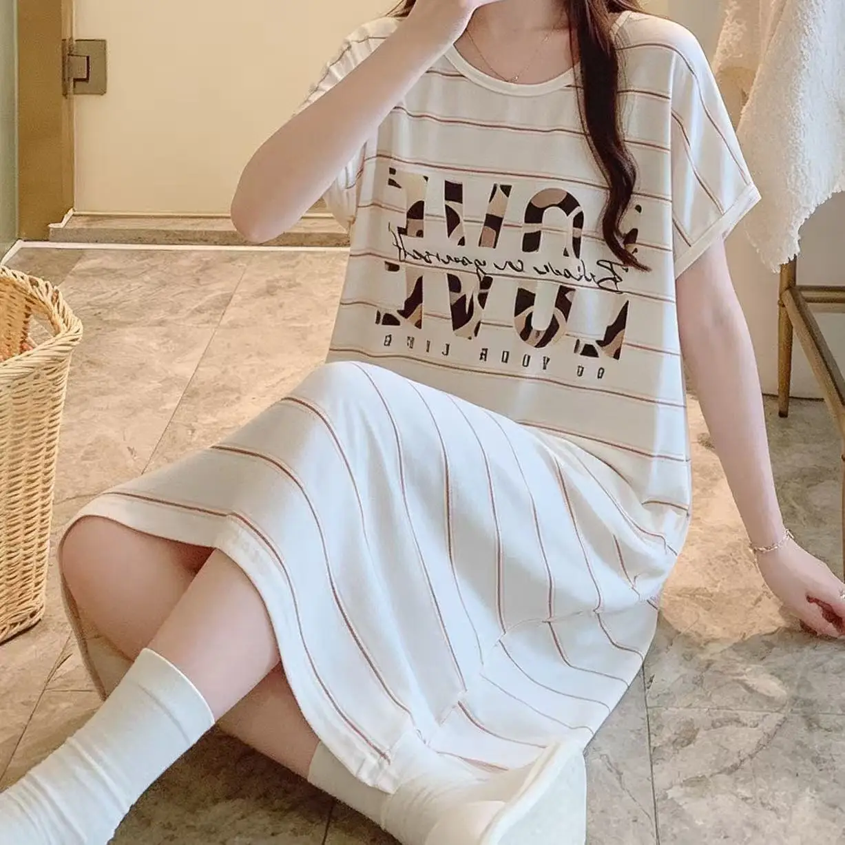 Summer dress, loose short-sleeved long style, double-sided printed cool and comfortable casual home wear
Summer dress, loose short-sleeved long style, double-sided printed cool and comfortable casual home wear