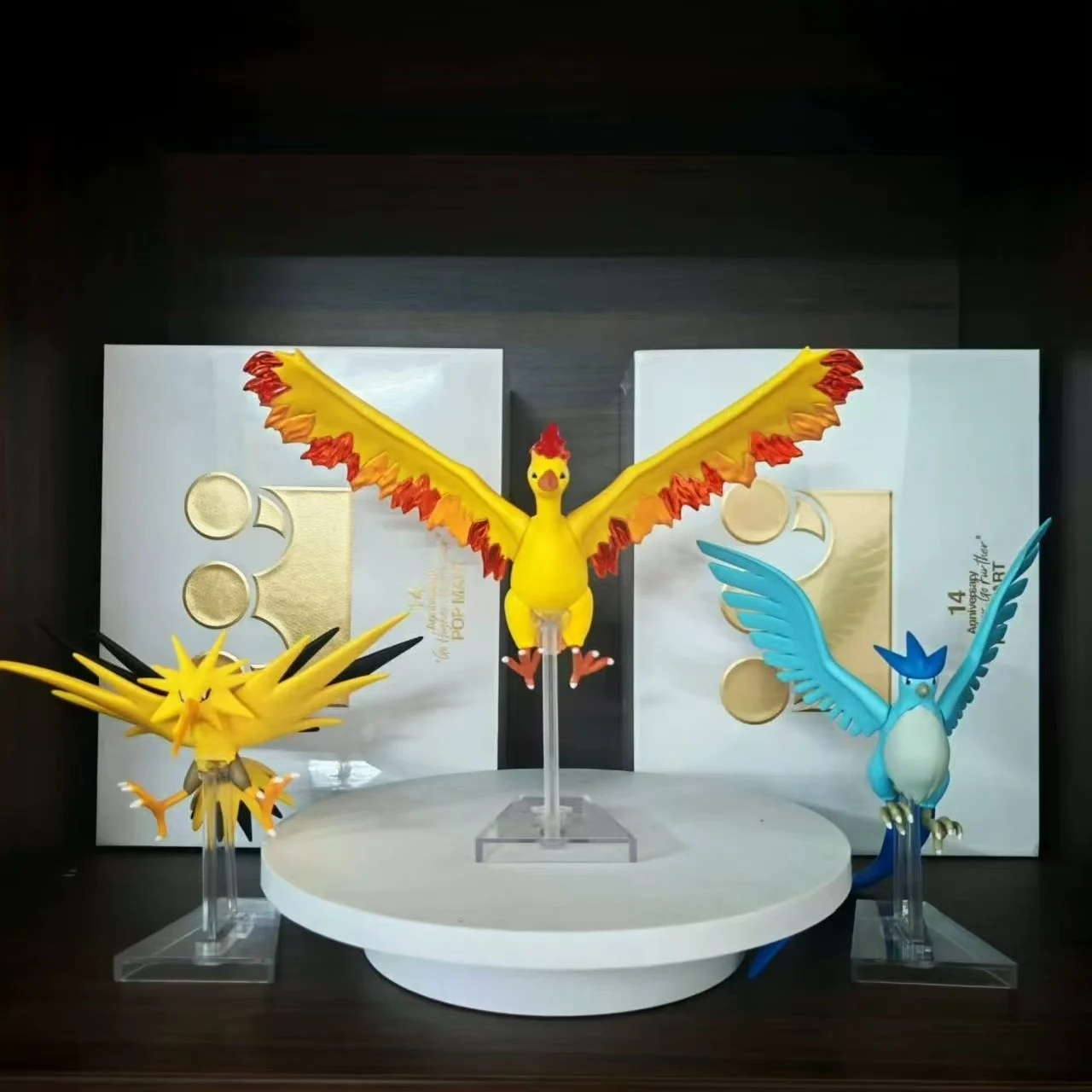 Genuine Scale The World Legend of The Elves Legendary Bird Articuno Moltres Zapdos Cute Action Figure Model Toys
Genuine Scale The World Legend of The Elves Legendary Bird Articuno Moltres Zapdos Cute Action Figure Model Toys