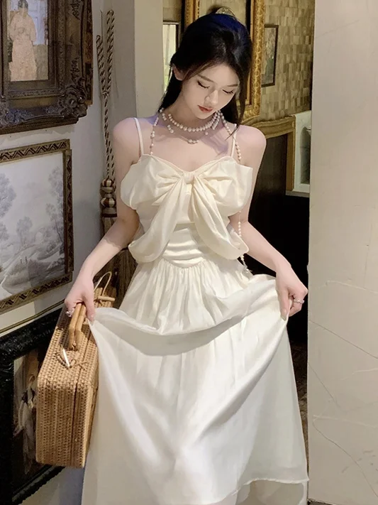 Elegant Slim Bow Suspender Dress in Summer New Style Waist-hugging Princess Skirt
Elegant Slim Bow Suspender Dress in Summer New Style Waist-hugging Princess Skirt
