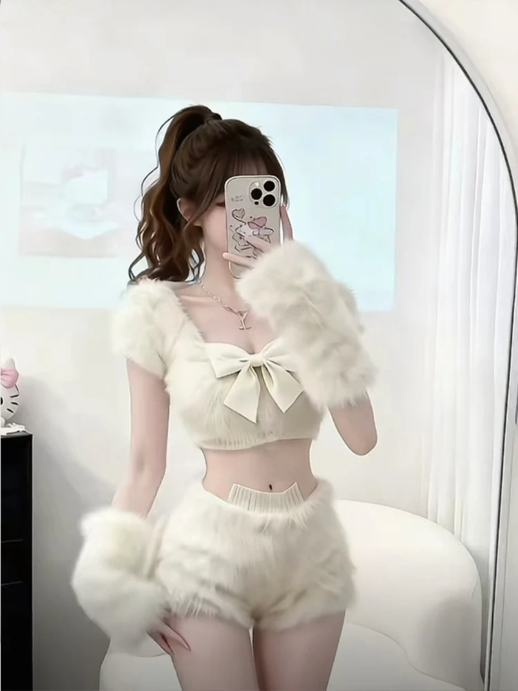 Cute Plush High Waist Shorts Sweet Girl Style Sexy Pure Desire Winter Fashion Set for Women Short Sleeve Four Piece Set
Cute Plush High Waist Shorts Sweet Girl Style Sexy Pure Desire Winter Fashion Set for Women Short Sleeve Four Piece Set