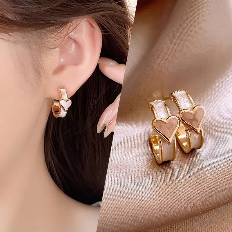 C circle love earrings women, new 2025 light luxury high-end earrings, commuter temperament jewelry earrings
C circle love earrings women, new 2025 light luxury high-end earrings, commuter temperament jewelry earrings