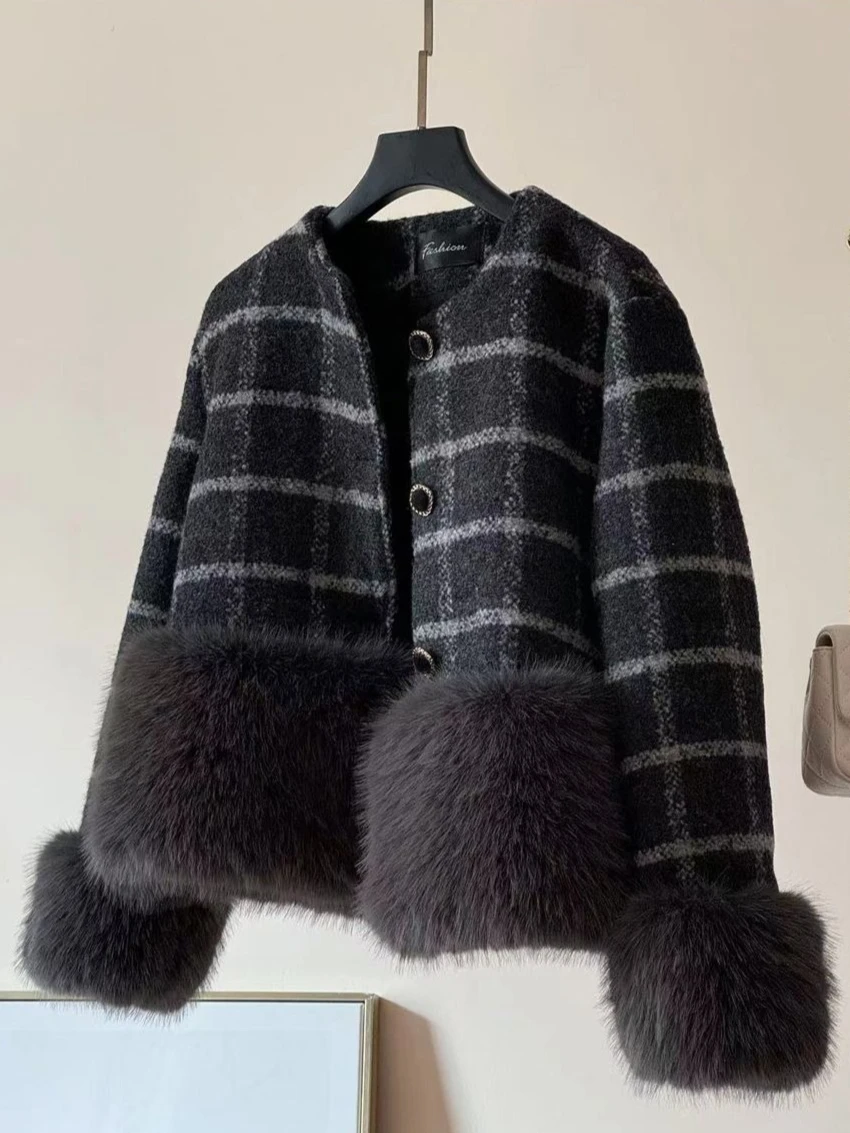 Осень/зима 2022, новое женское пальто из искусственного меха, короткое пальто с круглым вырезом и сращиванием
Осень/зима 2022, новое женское пальто из искусственного меха, короткое пальто с круглым вырезом и сращиванием