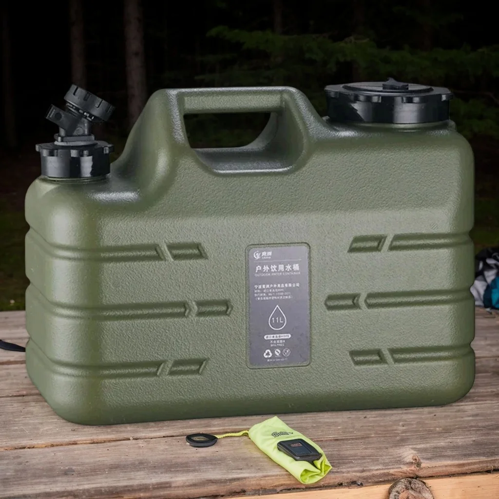 Сверхмощное ведро для воды на 11 л — запираемый смеситель без BPA для наружного использования 
Сверхмощное ведро для воды на 11 л — запираемый смеситель без BPA для наружного использования