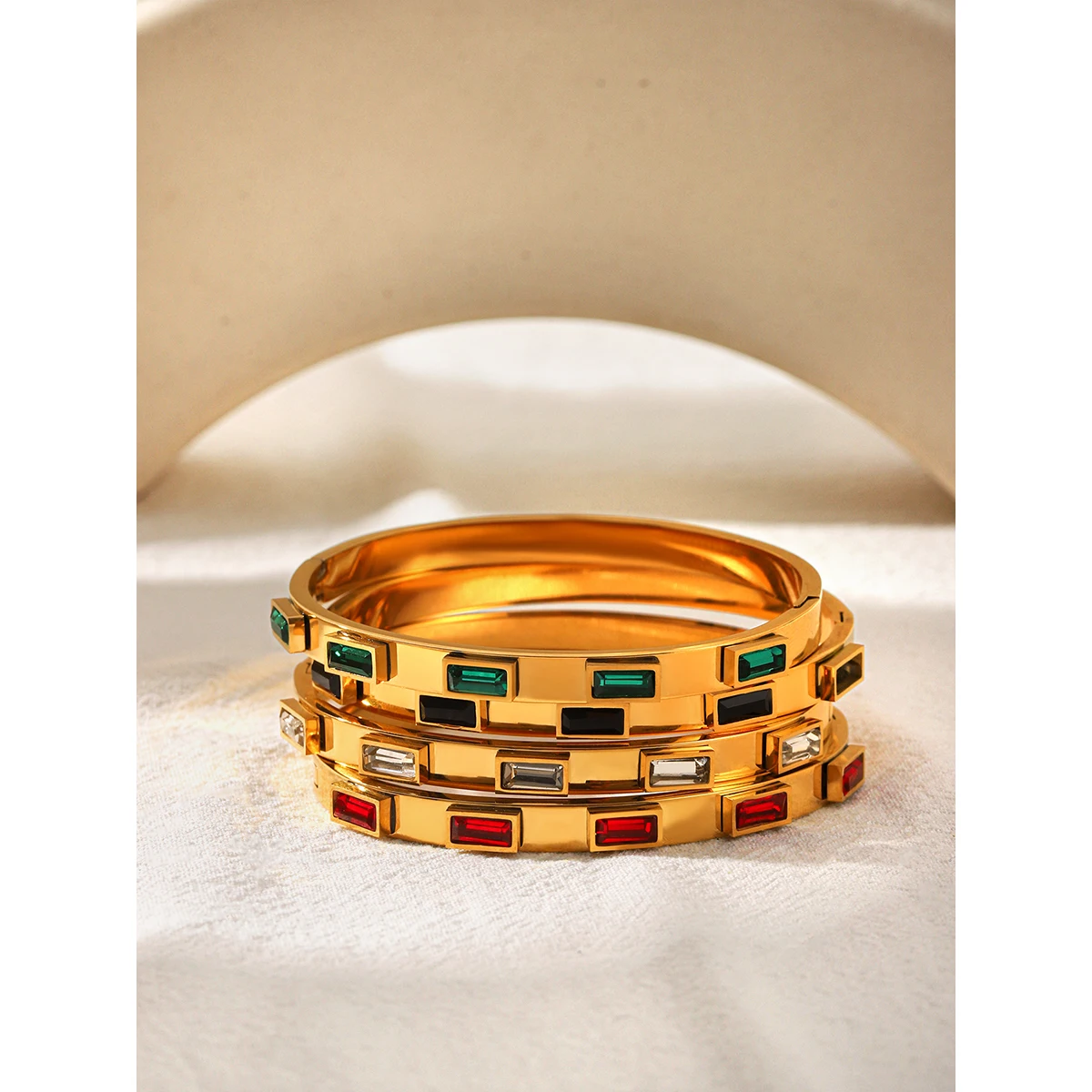 Vintage AAA Cubic Zirconia Bangle 18K Gold Plated Stainless Steel Color Hypoallergenic High End Jewelry For Women Bracelet
Vintage AAA Cubic Zirconia Bangle 18K Gold Plated Stainless Steel Color Hypoallergenic High End Jewelry For Women Bracelet