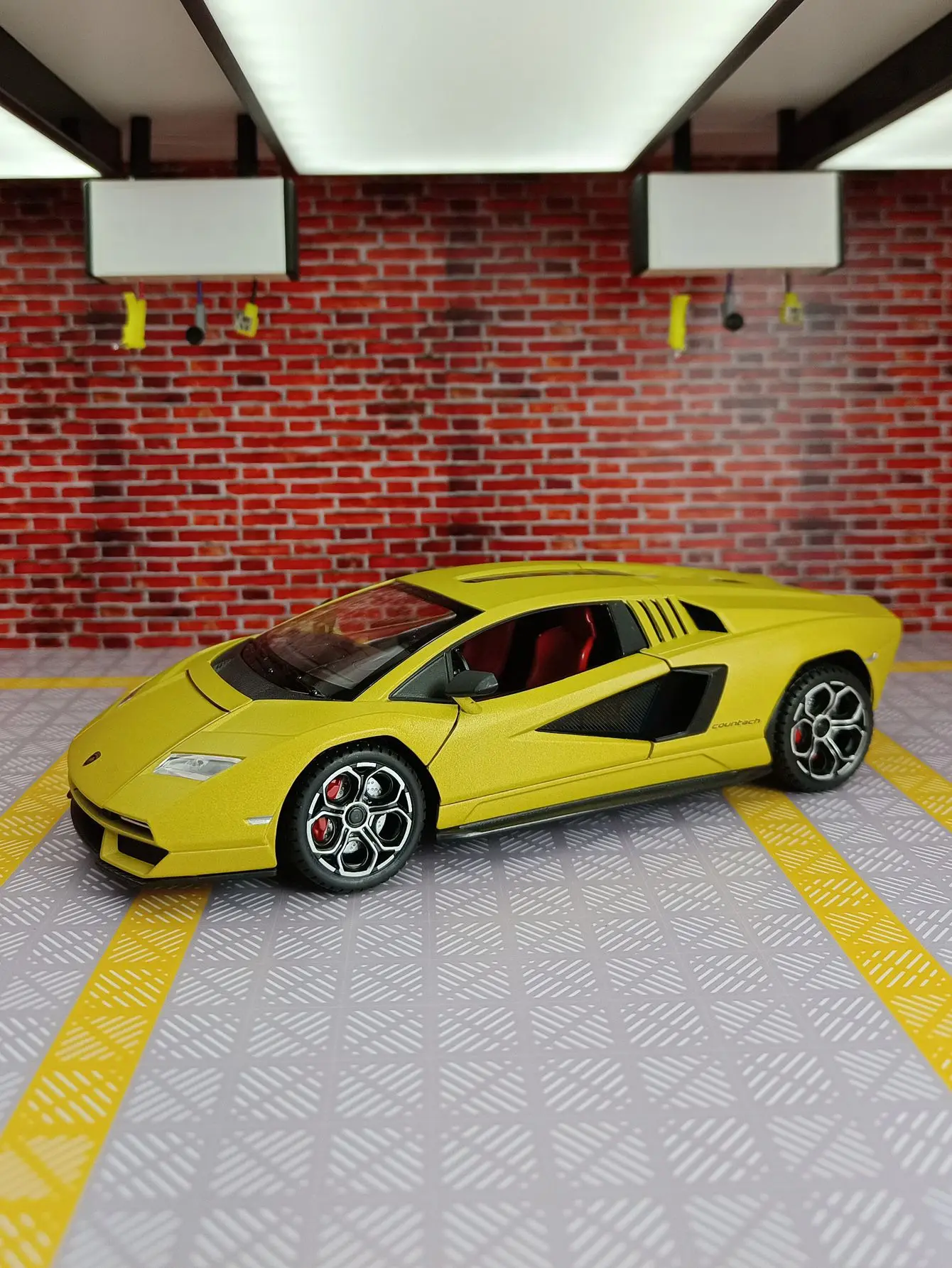 1:24 LP I-800 alloy car model ornaments Warrior acousto-optic openable children's toy car birthday gift
1:24 LP I-800 alloy car model ornaments Warrior acousto-optic openable children's toy car birthday gift