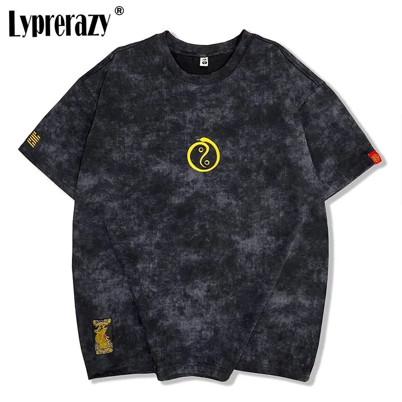 Lyprerazy National Tide Snake Carp Embroidery Short-sleeved T-shirt Summer Retro Loose Men's Tee Shirt New
Lyprerazy National Tide Snake Carp Embroidery Short-sleeved T-shirt Summer Retro Loose Men's Tee Shirt New