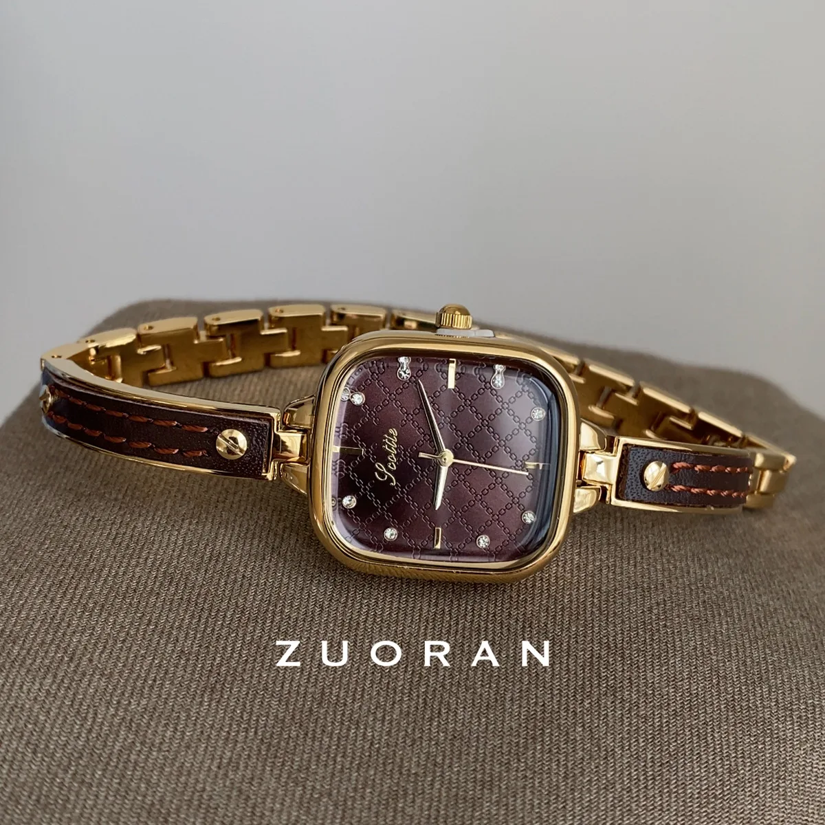 Autumn/Winter New Square Diamond Pattern DesignStylishRetro, and Exquisite Women's Watches - A Selection of High-End Selections
Autumn/Winter New Square Diamond Pattern DesignStylishRetro, and Exquisite Women's Watches - A Selection of High-End Selections