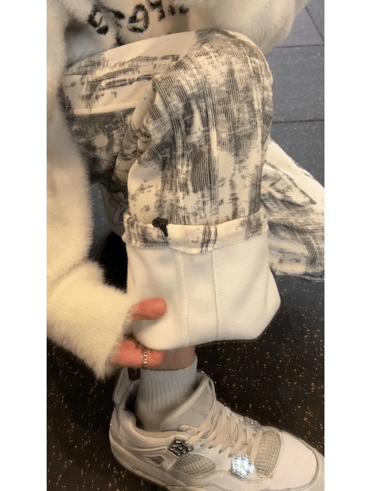 Американские повседневные брюки High Street Tie Dye, мужские осенне-зимние спортивные штаны на подкладке, свободные прямые широкие брюки
Американские повседневные брюки High Street Tie Dye, мужские осенне-зимние спортивные штаны на подкладке, свободные прямые широкие брюки