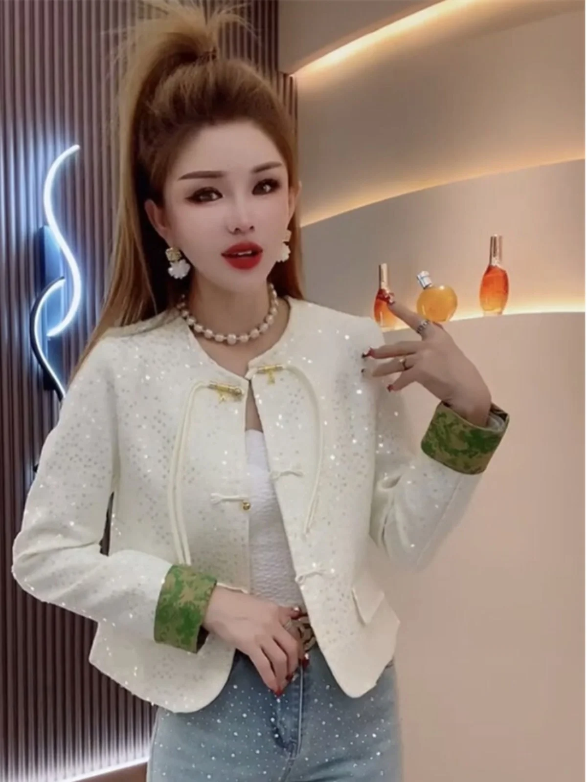 Spring 2026 New Chinese Style Sequin Slim Fit Sleeve Patchwork Heavy Embroidery Women's Jacket Short Coat Retro Pattern round...
Spring 2026 New Chinese Style Sequin Slim Fit Sleeve Patchwork Heavy Embroidery Women's Jacket Short Coat Retro Pattern round...