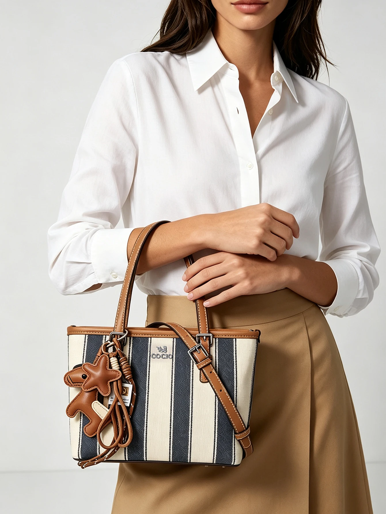 Minority design striped casual fashion ladies handbag 2026 new retro color matching small tote bag commuter island style simple
Minority design striped casual fashion ladies handbag 2026 new retro color matching small tote bag commuter island style simple