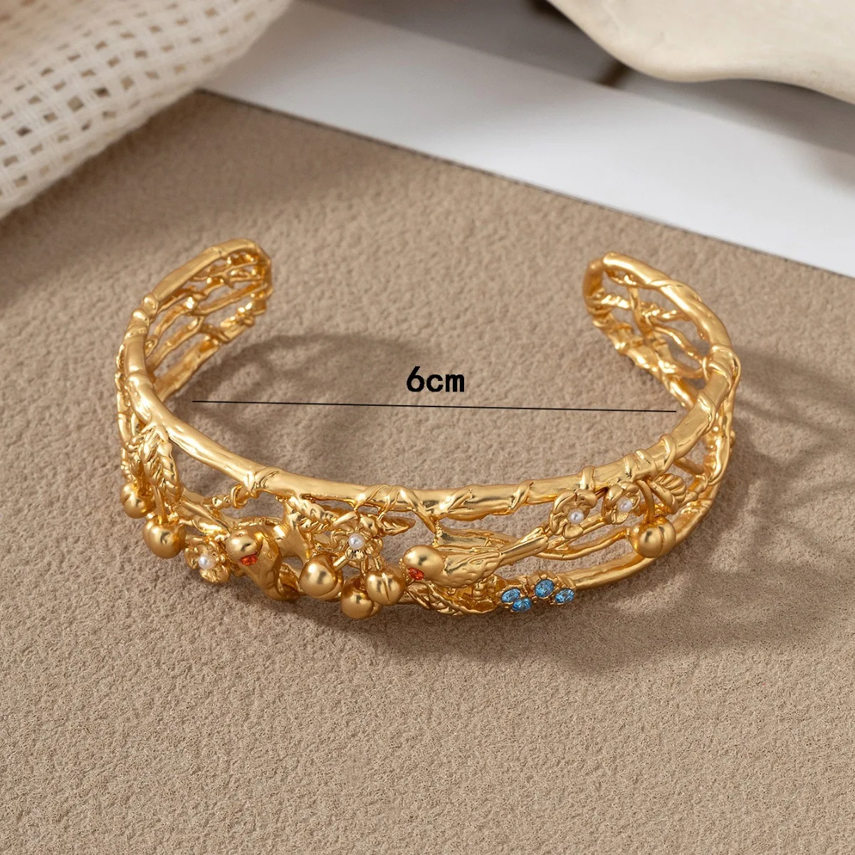 Flower and Bird Open Bracelet Vintage Exquisite Copper Plated 18K Real Gold Bracelet
Flower and Bird Open Bracelet Vintage Exquisite Copper Plated 18K Real Gold Bracelet