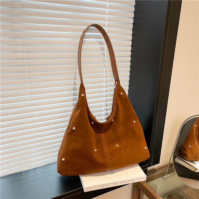 Simple Thread Design Women Faux Suede Shoulder Bags Rivet Large Capacity Ladies Handbags Commuter Female Underarm Tote Bag
Simple Thread Design Women Faux Suede Shoulder Bags Rivet Large Capacity Ladies Handbags Commuter Female Underarm Tote Bag