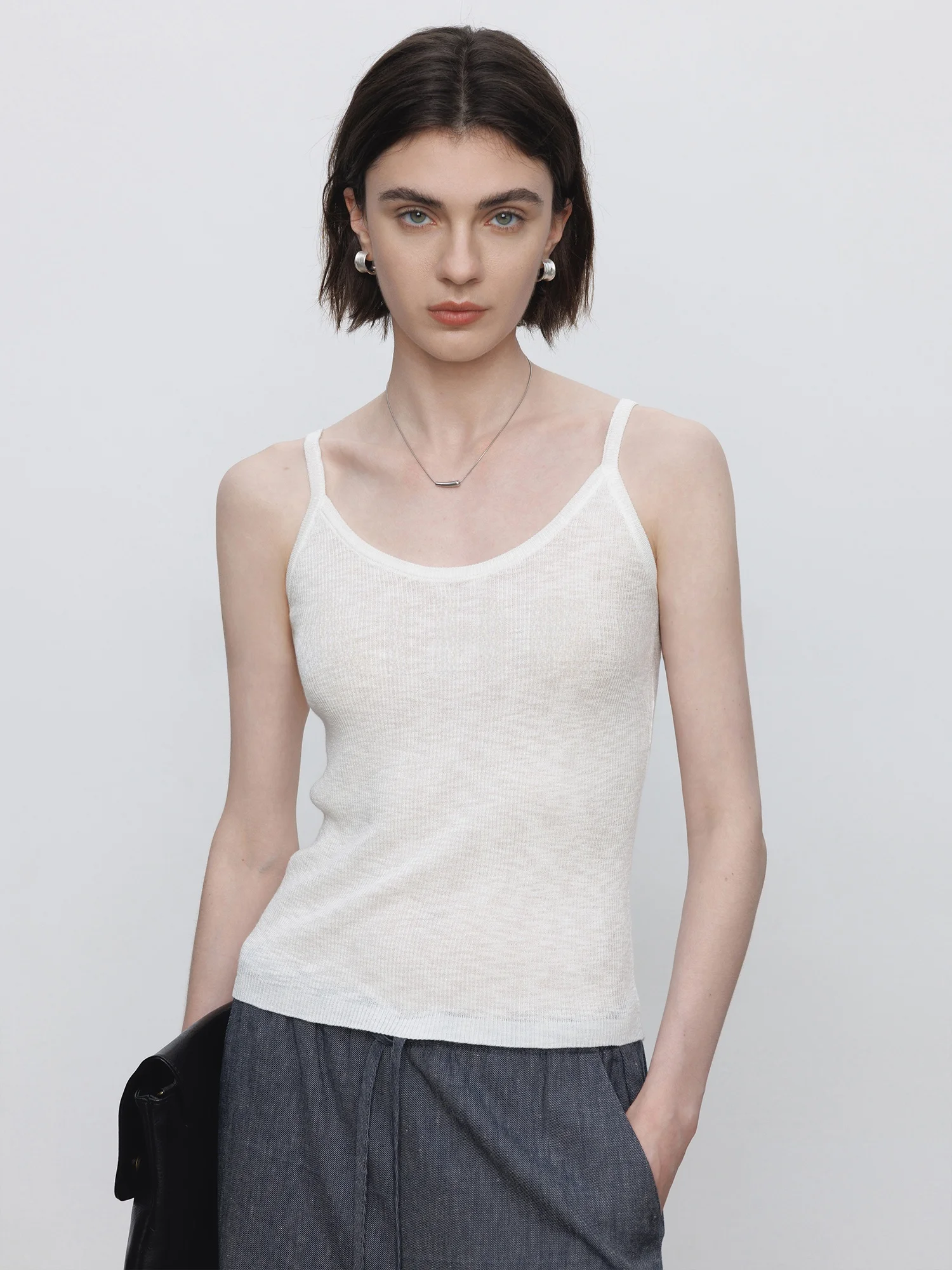 Женский укороченный вязаный топ Slim Fit на бретельках, простой дизайн, весна-лето, шик, ретро, ленивый стиль, U-образный вырез, однотонный
Женский укороченный вязаный топ Slim Fit на бретельках, простой дизайн, весна-лето, шик, ретро, ленивый стиль, U-образный вырез, однотонный