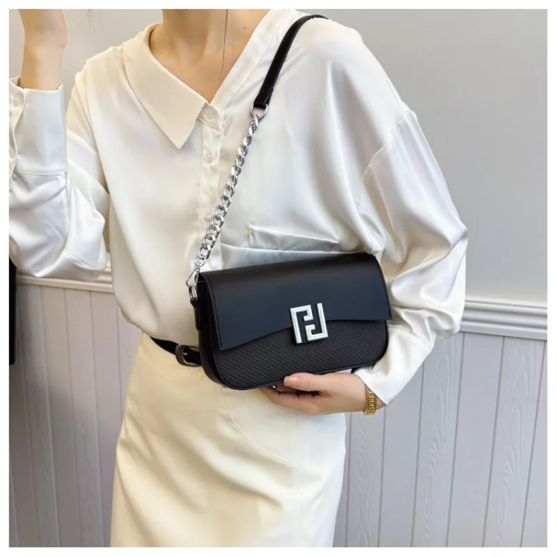 Luxury Paris Fashion Tote Bag For Women Featuring Trendy Logo And Vintage Leather Commuter Use
Luxury Paris Fashion Tote Bag For Women Featuring Trendy Logo And Vintage Leather Commuter Use