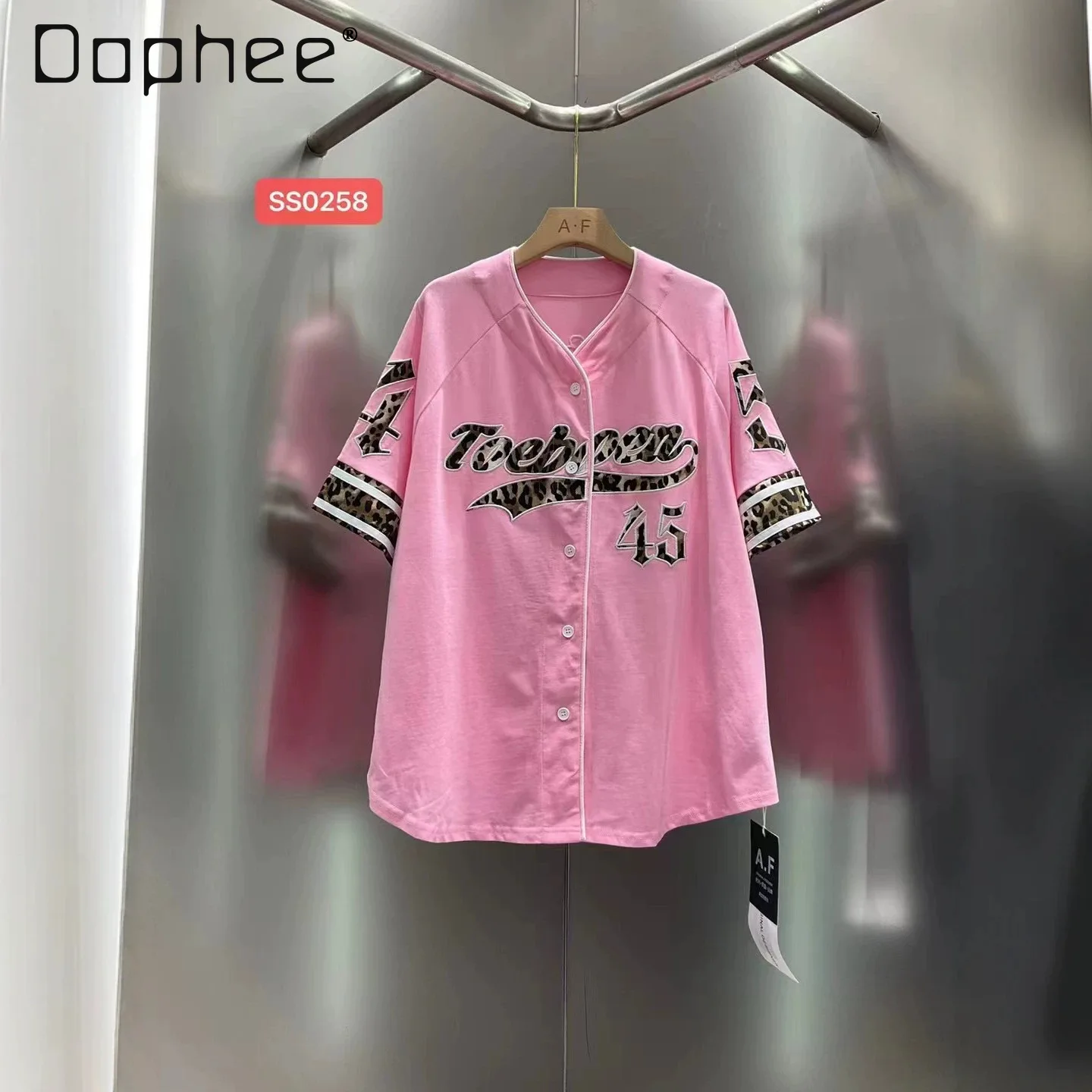 Shirt Women's 2026 Summer New Leopard Print Splicing Contrasting Color Digital Mother Printing Loose Fashion Short-sleeved Top
Shirt Women's 2026 Summer New Leopard Print Splicing Contrasting Color Digital Mother Printing Loose Fashion Short-sleeved Top
