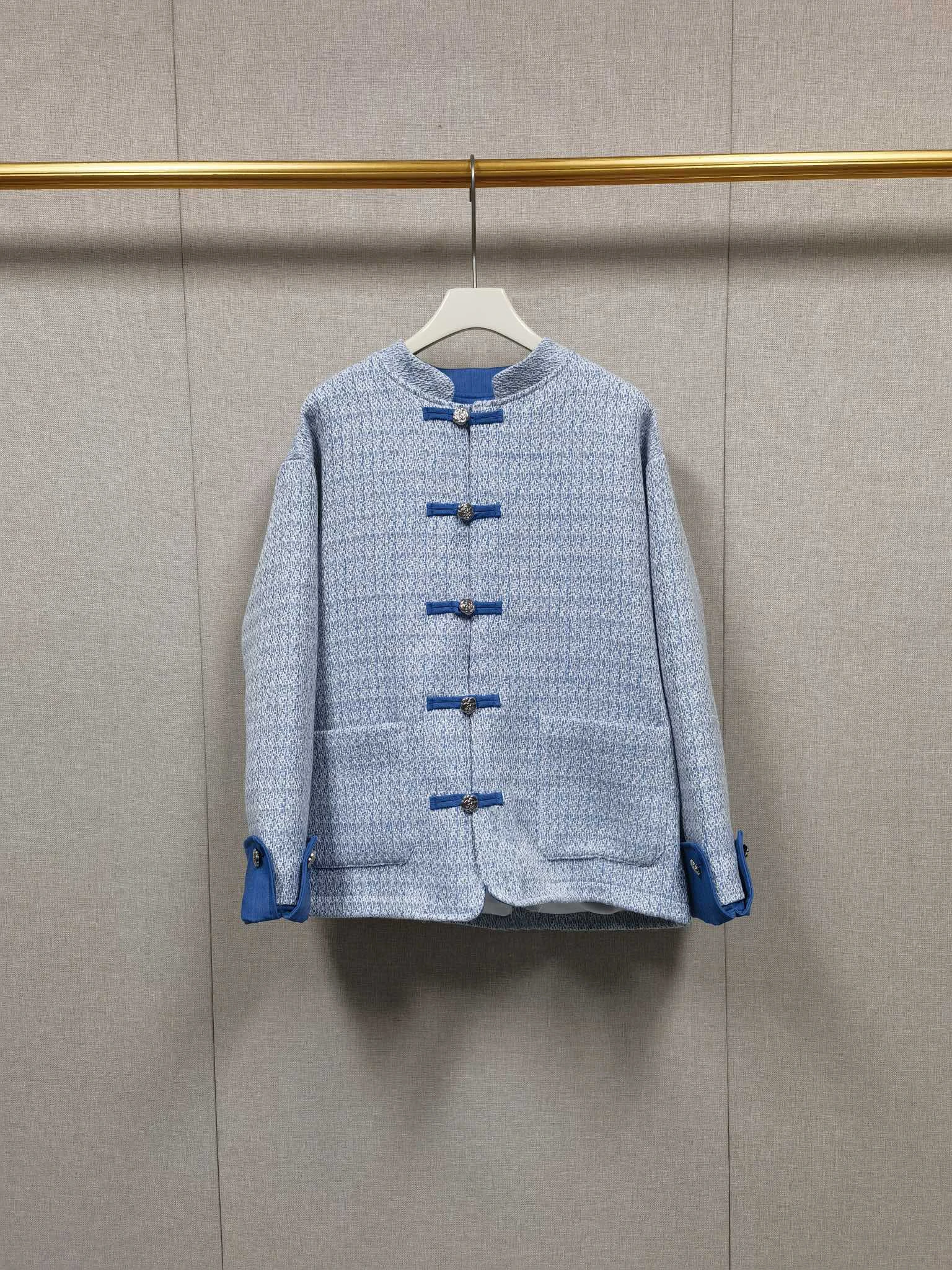 Spring 2025 Fashion Loose Fit New Chinese Style Elegant Outerwear Women's Short Coat Polyester Wool Blend Long Sleeve round Neck
Spring 2025 Fashion Loose Fit New Chinese Style Elegant Outerwear Women's Short Coat Polyester Wool Blend Long Sleeve round Neck
