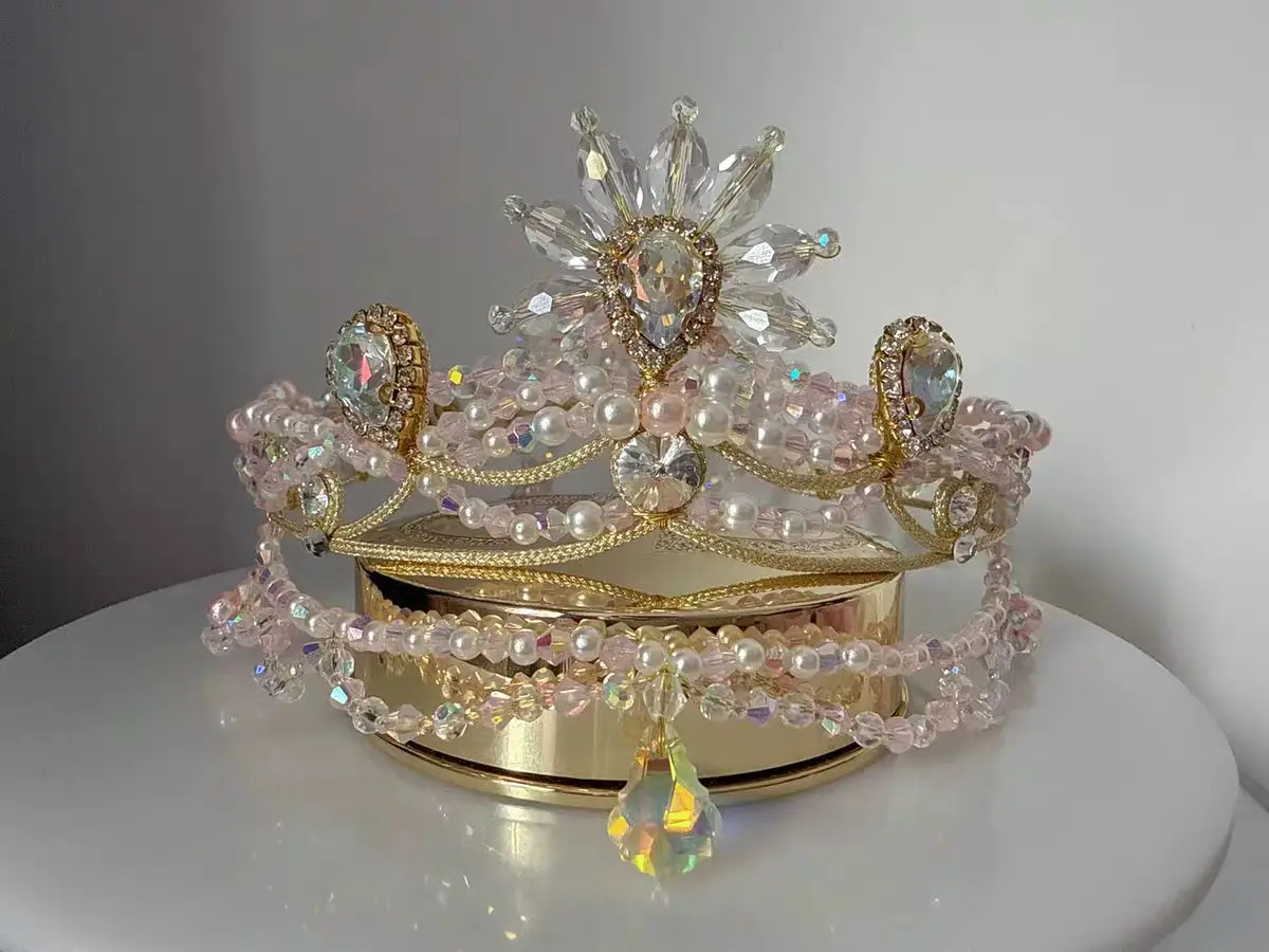 Головной убор «Богиня гасны» с балетной короной, универсальный стиль «Спящая красавица Лебединое озеро», индивидуальный дизайн импортной веревки ручной работы.
Головной убор «Богиня гасны» с балетной короной, универсальный стиль «Спящая красавица Лебединое озеро», индивидуальный дизайн импортной веревки ручной работы.