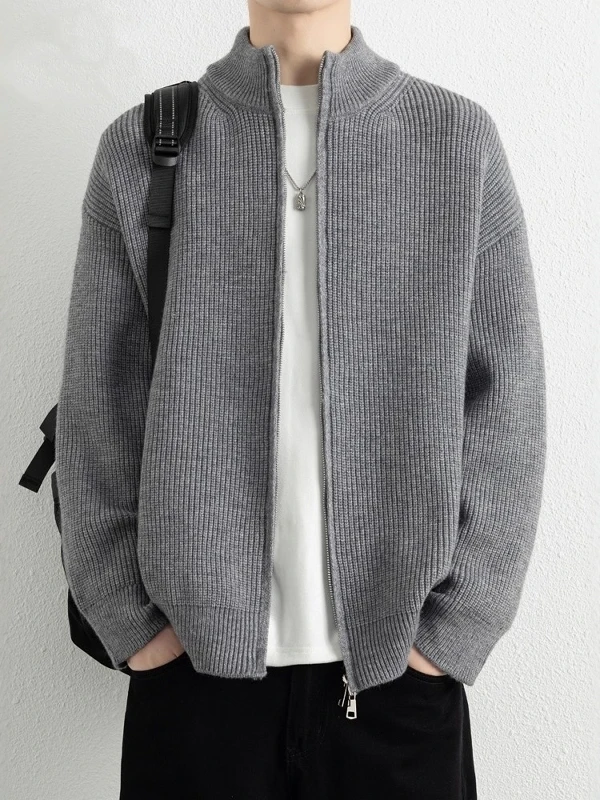 Утепленный осенне-зимний вязаный кардиган на молнии для мужчин и женщин, свободный повседневный верхний слой, воротник-стойка, американский ретро-стиль
Утепленный осенне-зимний вязаный кардиган на молнии для мужчин и женщин, свободный повседневный верхний слой, воротник-стойка, американский ретро-стиль