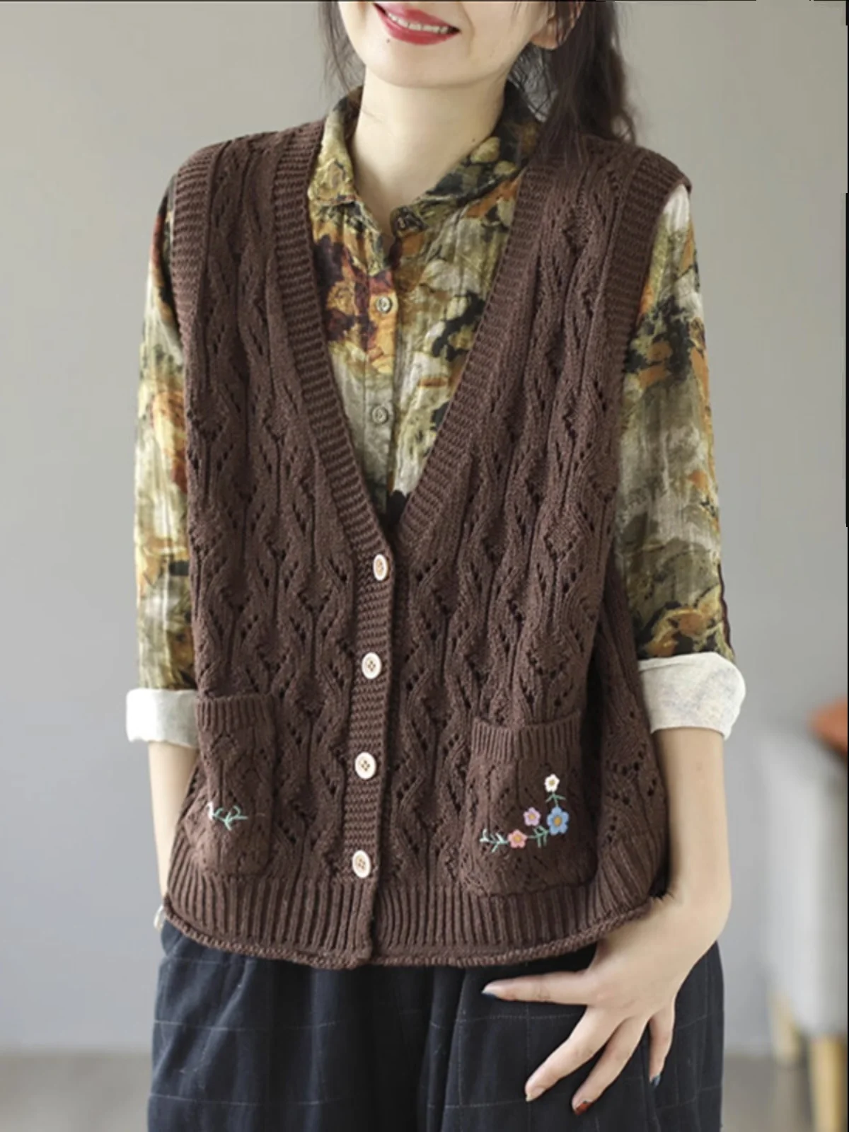 Spring Autumn Loose Women Waistcoat Fashion V-Neck Single-breasted All-match Casual Versatile Sleeveless Knitted Female Vest
Spring Autumn Loose Women Waistcoat Fashion V-Neck Single-breasted All-match Casual Versatile Sleeveless Knitted Female Vest