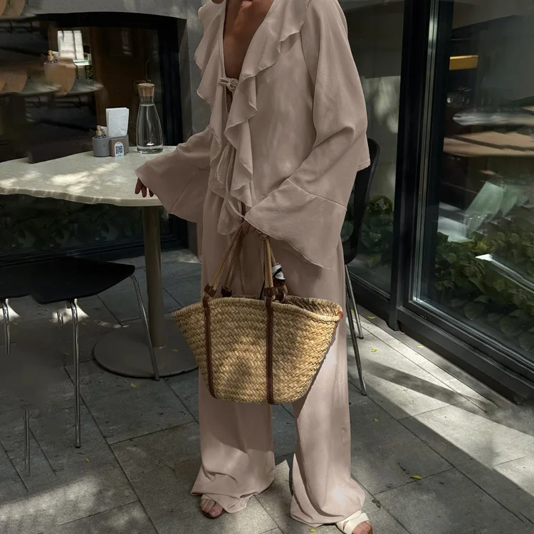 2025 модные свободные комплекты из двух предметов цвета хаки, женская элегантная рубашка с длинными рукавами и рюшами, комплект с широкими брюками с высокой талией, женский комплект
2025 модные свободные комплекты из двух предметов цвета хаки, женская элегантная рубашка с длинными рукавами и рюшами, комплект с широкими брюками с высокой талией, женский комплект