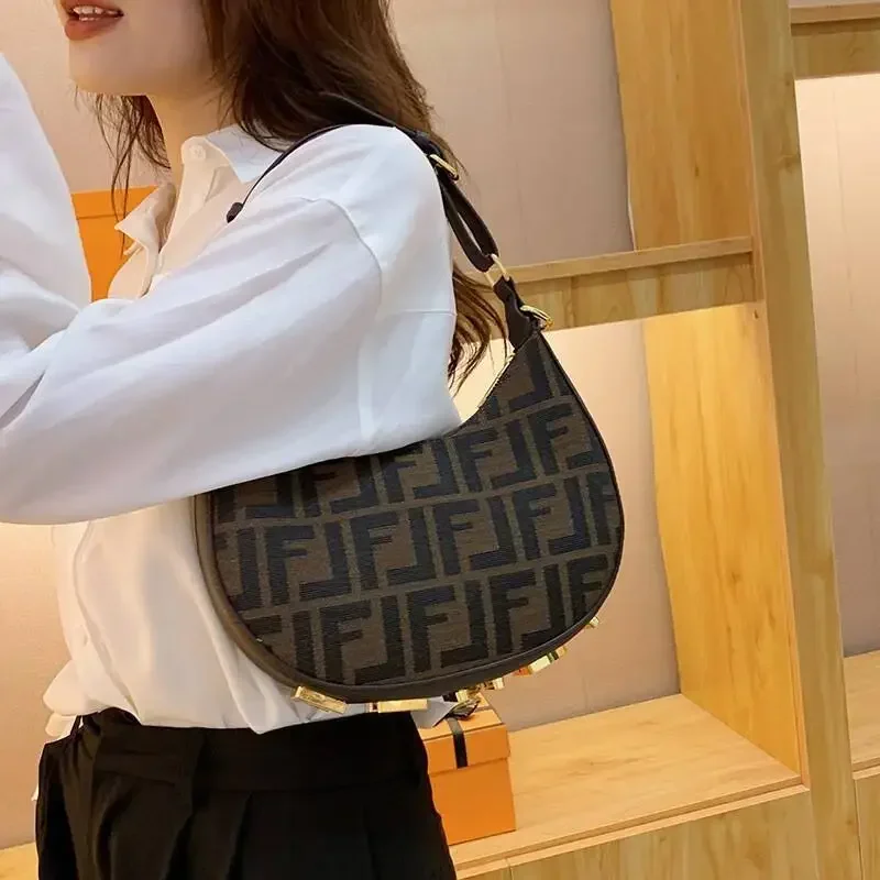 French Handbag Women's Bag 2025 Semi-circular Crescent Single Shoulder Armpit Bag Fashionable Commuting Niche Crossbody Handbag
French Handbag Women's Bag 2025 Semi-circular Crescent Single Shoulder Armpit Bag Fashionable Commuting Niche Crossbody Handbag