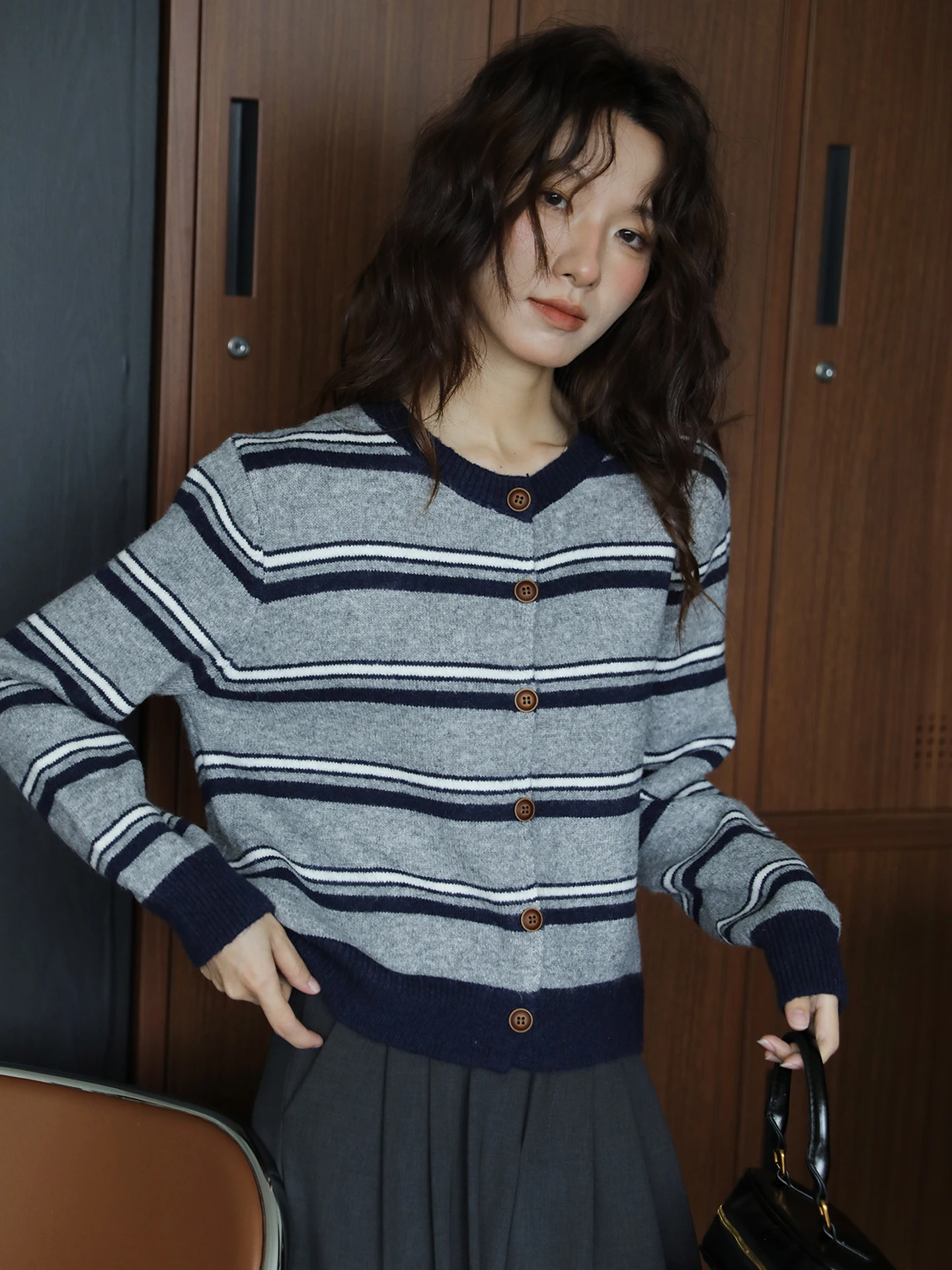 Soft Cozy Striped Color Blo Retro Knitted Sweater Long Sve Women's Autumn Winter Simple Open Cardigan round Ne Lazy St...
Soft Cozy Striped Color Blo Retro Knitted Sweater Long Sve Women's Autumn Winter Simple Open Cardigan round Ne Lazy St...