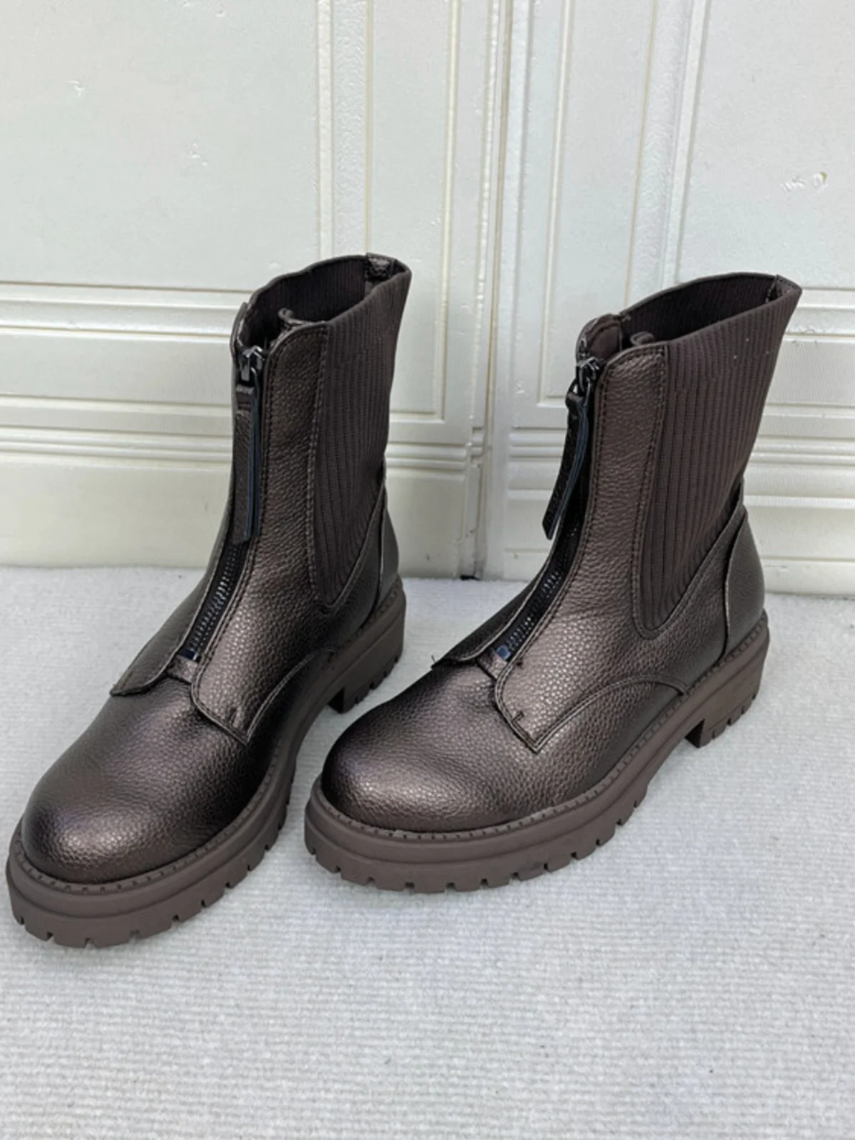 Faionable Thi Bot Вязаные ботинки-трубы Противоскользящие ботинки Кожаные удобные повседневные ботинки до середины икры на молнии
Faionable Thi Bot Вязаные ботинки-трубы Противоскользящие ботинки Кожаные удобные повседневные ботинки до середины икры на молнии