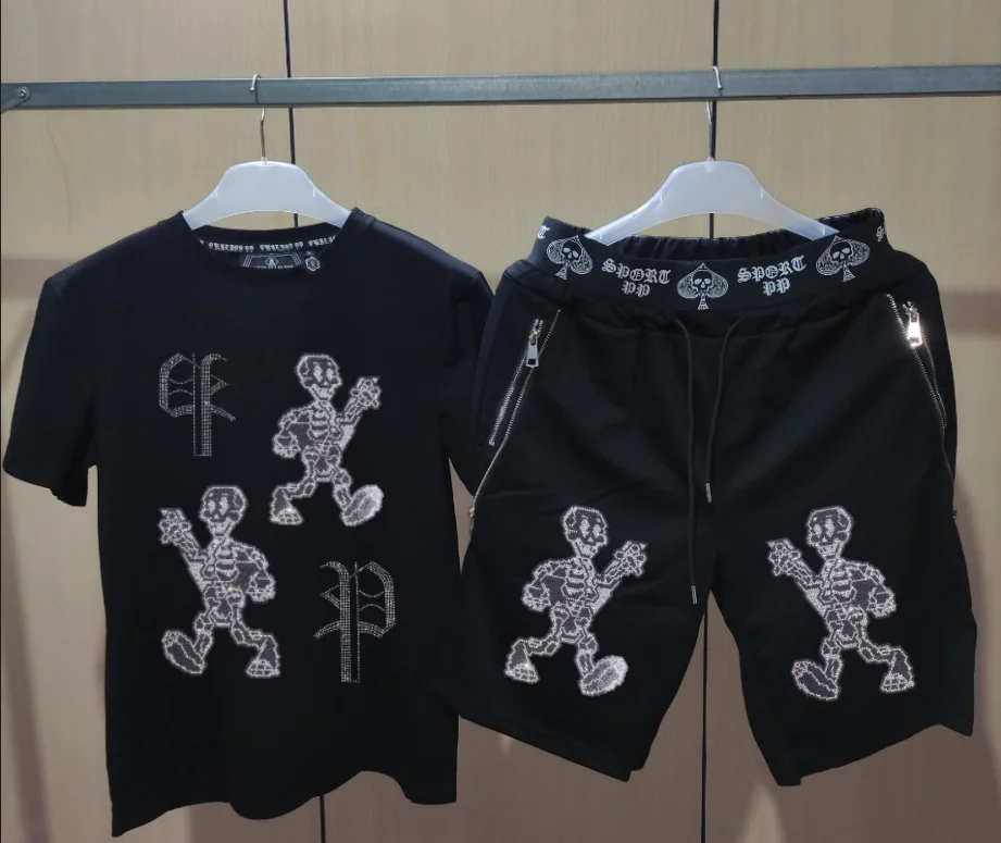 New Skull Hot Drilling T-Shirt Men's Black White Cotton Short Tshirt High Quality Rhinestone Top Tees Male
New Skull Hot Drilling T-Shirt Men's Black White Cotton Short Tshirt High Quality Rhinestone Top Tees Male