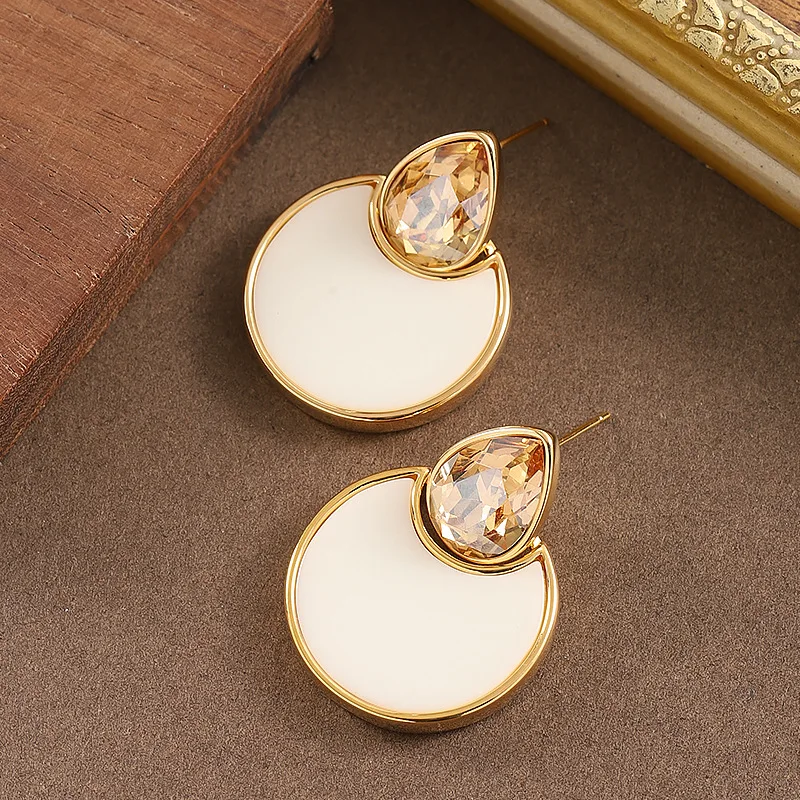 Fashionable and simple cool style glass crystal geometric round mosaic plate earrings niche personality commuting earrings
Fashionable and simple cool style glass crystal geometric round mosaic plate earrings niche personality commuting earrings