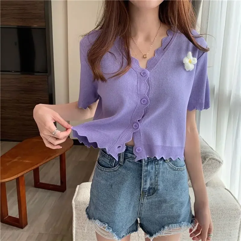 Short Sleeve Cardigan Women Flower Design Korean Style V-neck Cute Sweet Summer Knitwear All-match Fashion Chic Simple Holiday
Short Sleeve Cardigan Women Flower Design Korean Style V-neck Cute Sweet Summer Knitwear All-match Fashion Chic Simple Holiday