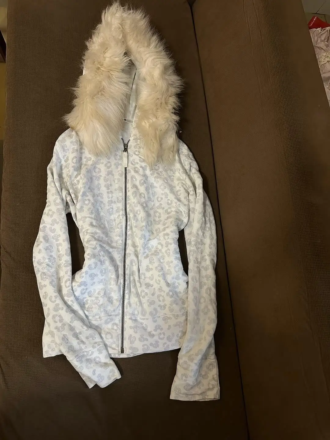 Onalippa Millennium плюшевая куртка с капюшоном и леопардовым принтом с меховым воротником, утягивающая талия, толстовка на молнии, американский ретро, пряный
Onalippa Millennium плюшевая куртка с капюшоном и леопардовым принтом с меховым воротником, утягивающая талия, толстовка на молнии, американский ретро, пряный