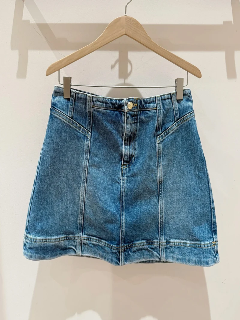 Джинсовая юбка А-силуэта с высокой талией, хлопок, весна-лето, новая коллекция, 3D-крой, однотонная, для повседневной носки, женская модная юбка
Джинсовая юбка А-силуэта с высокой талией, хлопок, весна-лето, новая коллекция, 3D-крой, однотонная, для повседневной носки, женская модная юбка