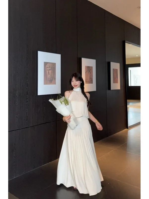 Elegant Atmosphere Summer Set Women's Sleeveless High Waist Pleated Maxi Skirt Two-Piece Ensemble Flip Collar Vest Style
Elegant Atmosphere Summer Set Women's Sleeveless High Waist Pleated Maxi Skirt Two-Piece Ensemble Flip Collar Vest Style