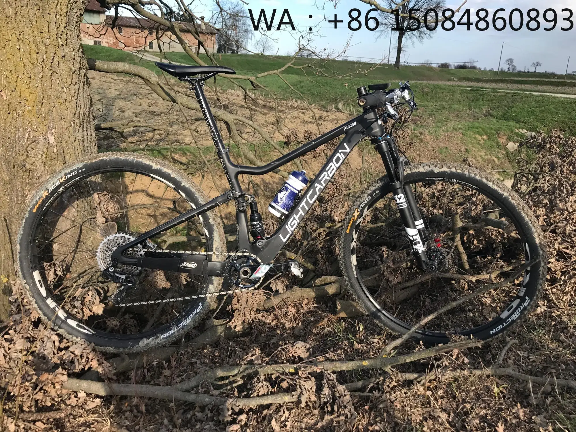 27.5plus 29er MTB Frame, carbon fiber material, XC dedicated build, durable for off road cycling
27.5plus 29er MTB Frame, carbon fiber material, XC dedicated build, durable for off road cycling