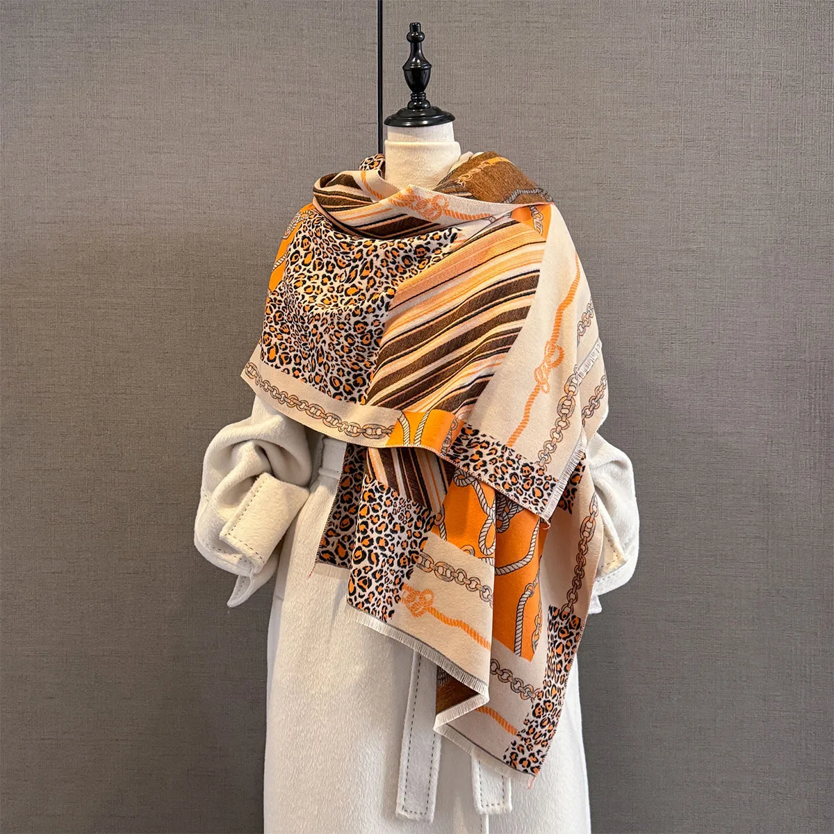 Роскошный кашемировый шарф с леопардовым принтом, женский осенне-зимний теплый шаль, шарфы, женское толстое теплое одеяло, подарок, Echarpe, пашмина
Роскошный кашемировый шарф с леопардовым принтом, женский осенне-зимний теплый шаль, шарфы, женское толстое теплое одеяло, подарок, Echarpe, пашмина