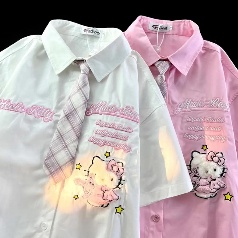 Милая рубашка с короткими рукавами Hello Kitty с рисунком Sanrio, летняя рубашка-поло в стиле аниме, кавайная фигурка, хлопковые свободные топы, трендовые студенческие девушки
Милая рубашка с короткими рукавами Hello Kitty с рисунком Sanrio, летняя рубашка-поло в стиле аниме, кавайная фигурка, хлопковые свободные топы, трендовые студенческие девушки