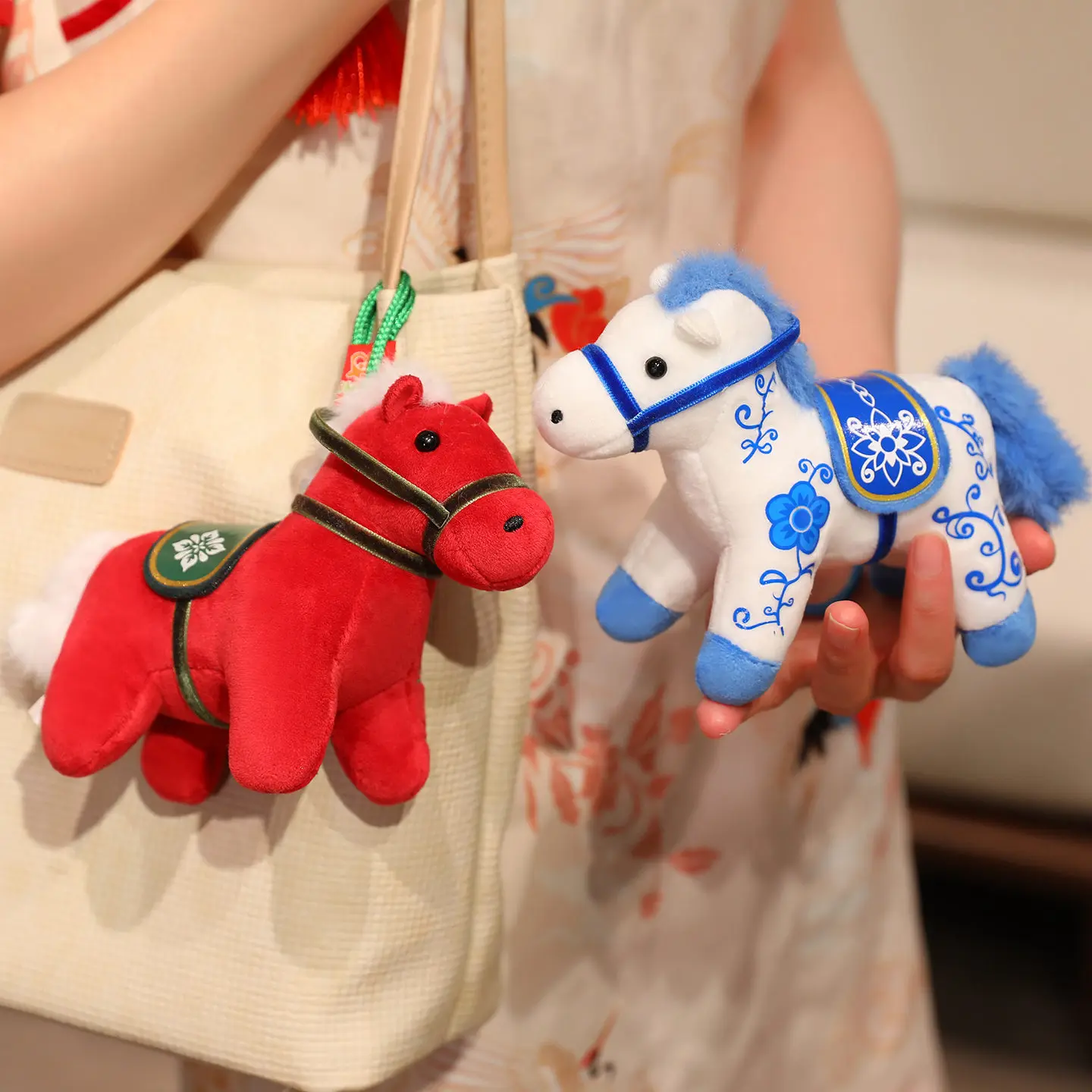 Mascot Dolls Cute Stuffed Animal Horse Kawaii Soft Plush Horse Doll Pendant Fluffy 12cm Zodiac Pony Figurine Year of The Horse
Mascot Dolls Cute Stuffed Animal Horse Kawaii Soft Plush Horse Doll Pendant Fluffy 12cm Zodiac Pony Figurine Year of The Horse