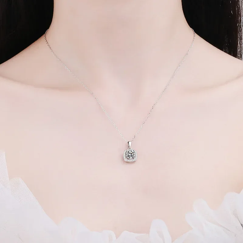 Classic Gift Square Female PT950 Platinum Necklace GRA Certified D Color 1/2ct Moissanite Pendant for Women Wedding Fine Jewelry
Classic Gift Square Female PT950 Platinum Necklace GRA Certified D Color 1/2ct Moissanite Pendant for Women Wedding Fine Jewelry