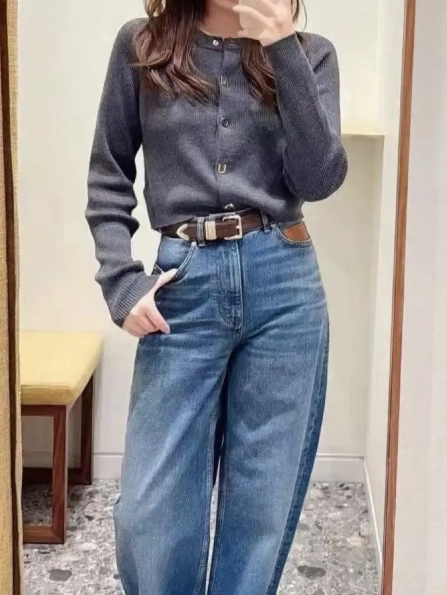 2026 Spring Women's Knitted Cardigan Metal Letters Round Neck Long Sleeve Casual Sweater
2026 Spring Women's Knitted Cardigan Metal Letters Round Neck Long Sleeve Casual Sweater