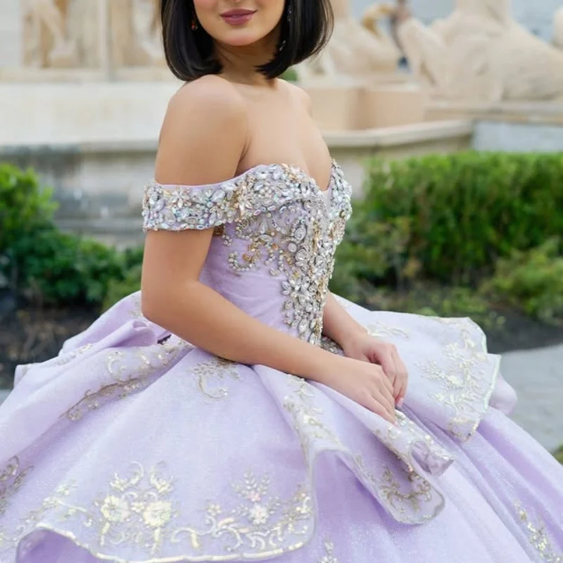 Блестящее фиолетовое платье Quinceanera, кружевное блестящее 3D цветочное кристаллическое платье с длинным хвостом и бантом, платья de 15, Quinceanera  Индивидуальный 
Блестящее фиолетовое платье Quinceanera, кружевное блестящее 3D цветочное кристаллическое платье с длинным хвостом и бантом, платья de 15, Quinceanera  Индивидуальный