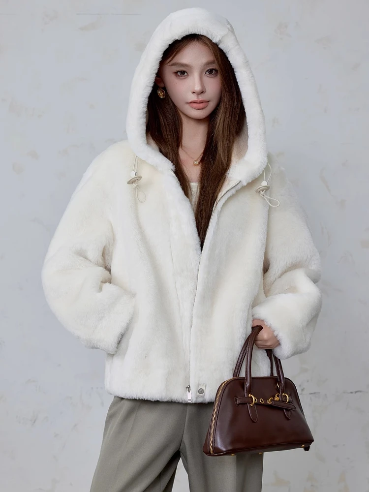High-end Luxury Merino Sheep Fur Hooded Furry Jacket for Women 2026 New Simple Casual Short Winter Genuine Leather Real Fur Coat
High-end Luxury Merino Sheep Fur Hooded Furry Jacket for Women 2026 New Simple Casual Short Winter Genuine Leather Real Fur Coat