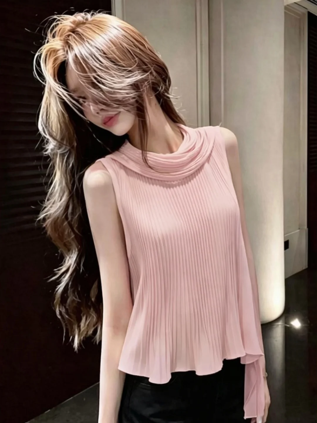 Summer 2026 Casual Color Sleeveless Vest Korean Style Fashionable Versatile Age-Defying Top Women's Fashion Silk Blouse
Summer 2026 Casual Color Sleeveless Vest Korean Style Fashionable Versatile Age-Defying Top Women's Fashion Silk Blouse